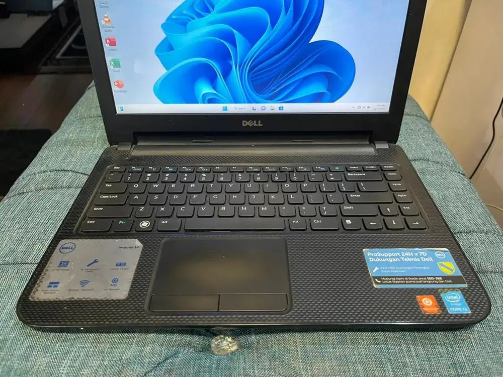 Laptop DELL Core i3 ram 4 ssd 256 mulus cocok untuk pelajar