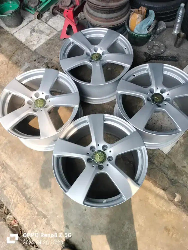 Jual vleg OEM mercy R18  pcd 5x112 kond mulus 4pcs madien Itali