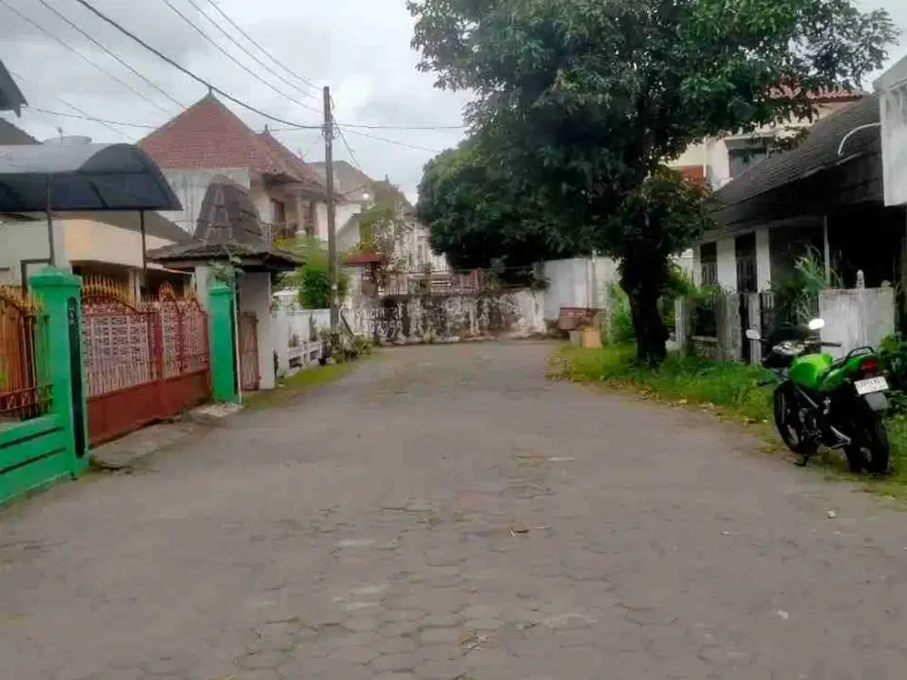 DIJUAL TANAH BONUS BANGUNAN DEKAT UGM JLN SULAWESI JAKAL KM 6