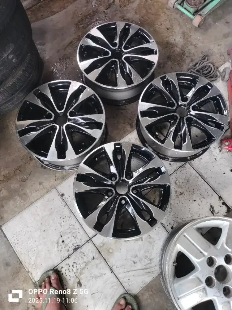 Jual vleg OEM ertiga R15 pcd 5x114 kond mulus co2k buat tayo Gran mek