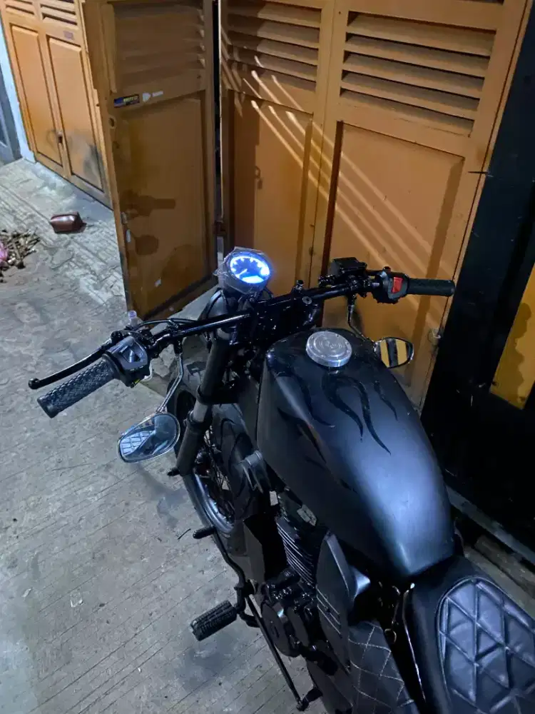 HONDA TIGER 200CC MODEL BOBBER