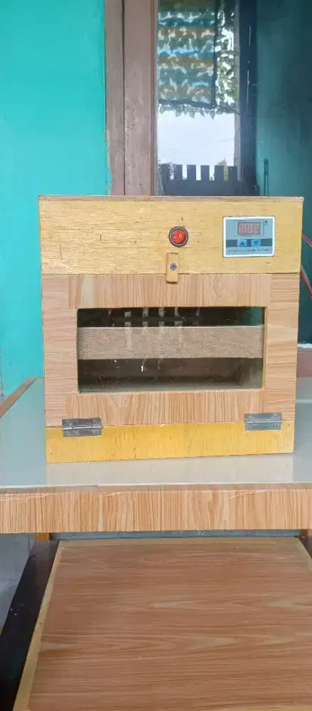 Mesin penetas telur ayam full otomatis kapasitas 30 butir telur.