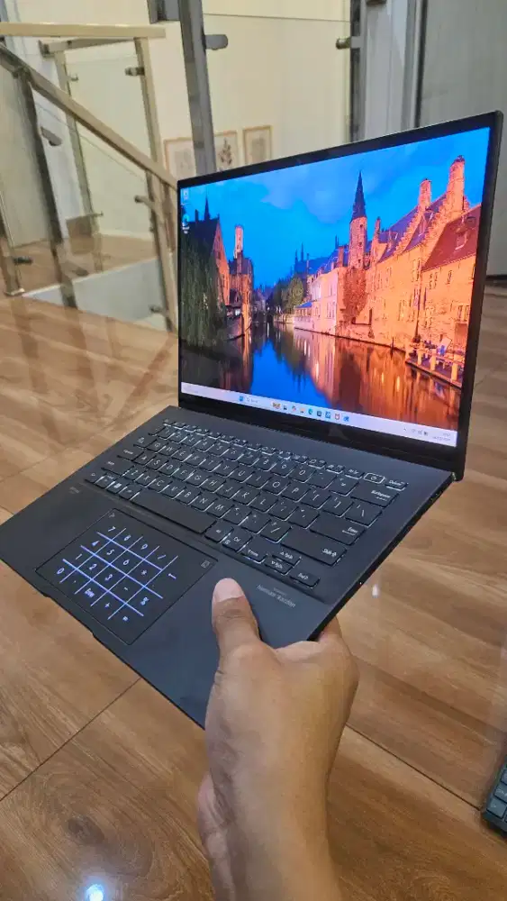 Dijual Laptop Asus Zenbook UM3402 Like New!!