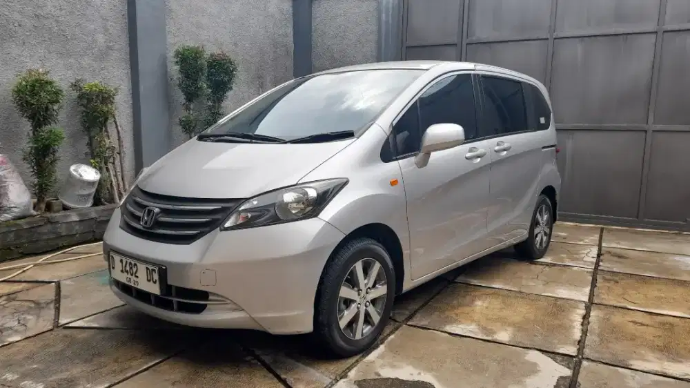 Freed E AT psd 2009 | 2010 (KM.low 63rb istimewa) Dp. 19jt aza bisa TT