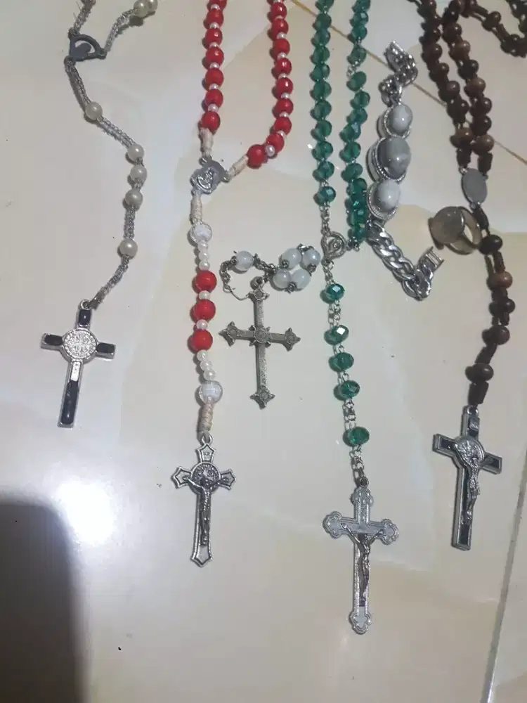 kalung kalung batu rosario