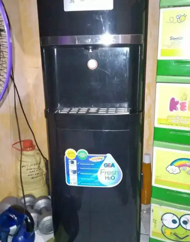 Dispenser galon bawah