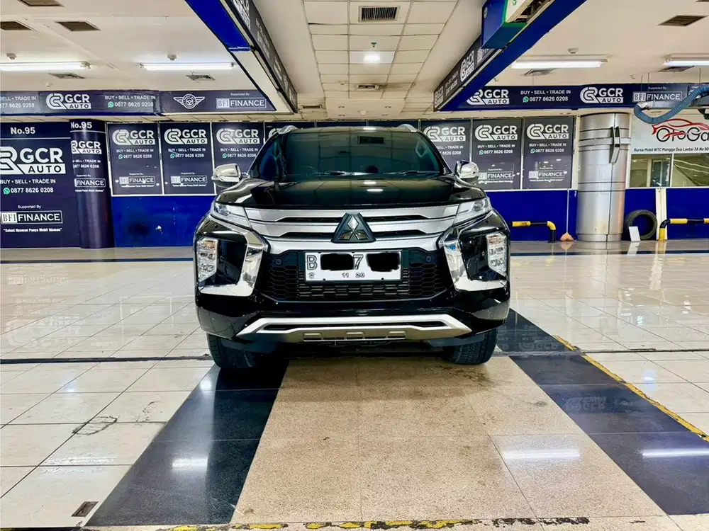Mitsubishi Pajero Dakar 4x2 Diesel 2023 Hitam Kilometer Rendah Antik