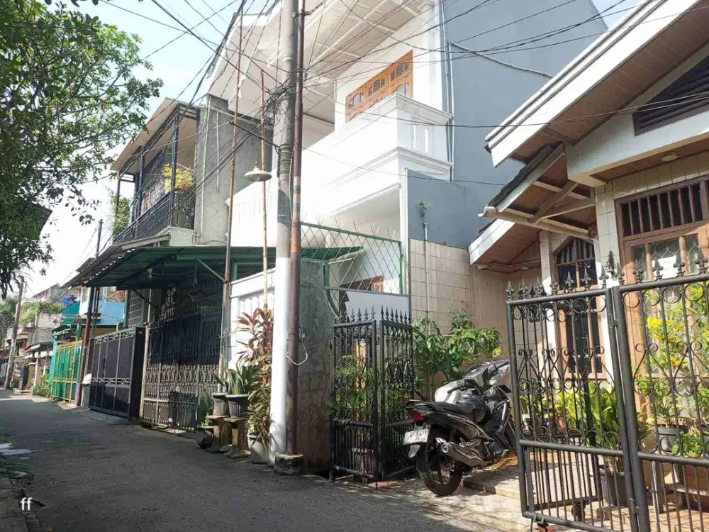rumah klasik terawat 3 kamar Bintara