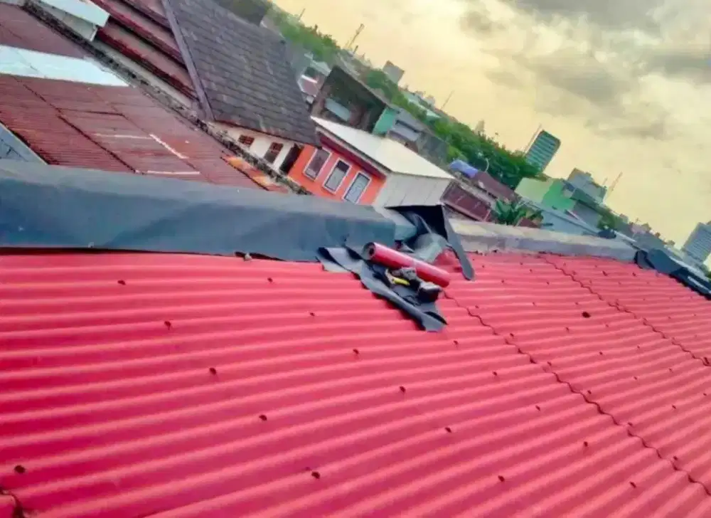 Tukang perbaikan atap yg bocor