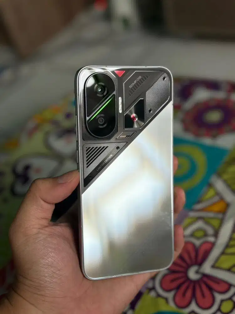 POCO F7 | Silver Limited Edition | Snapdragon 8s Gen 4 | 12 / 512GB