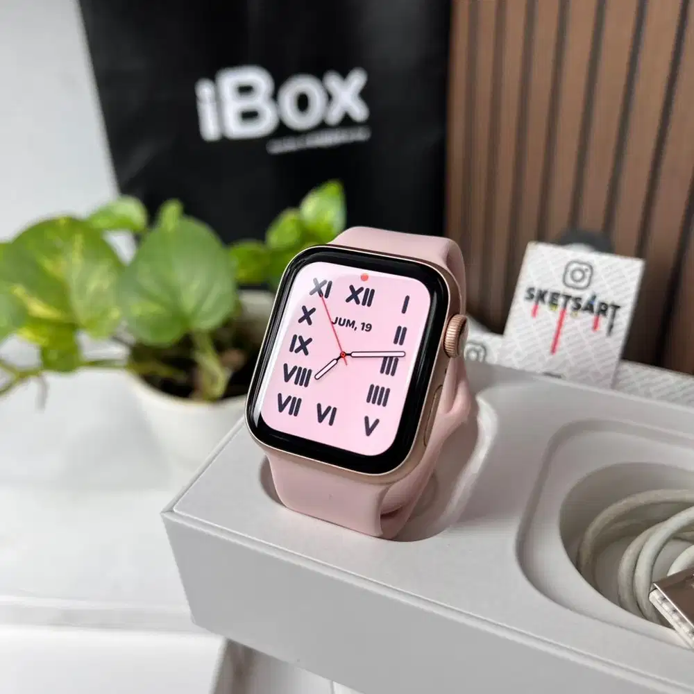 Apple Watch Series 4 40mm Gold Rosegold iBox iWatch Battery Health 90%