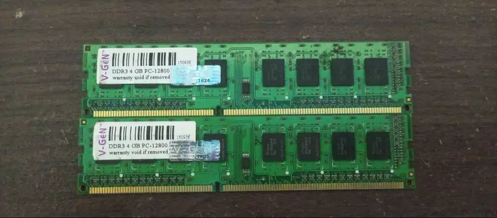 Dijual RAM DDR3 4GB PC-12800 kondisi bekas pakai.