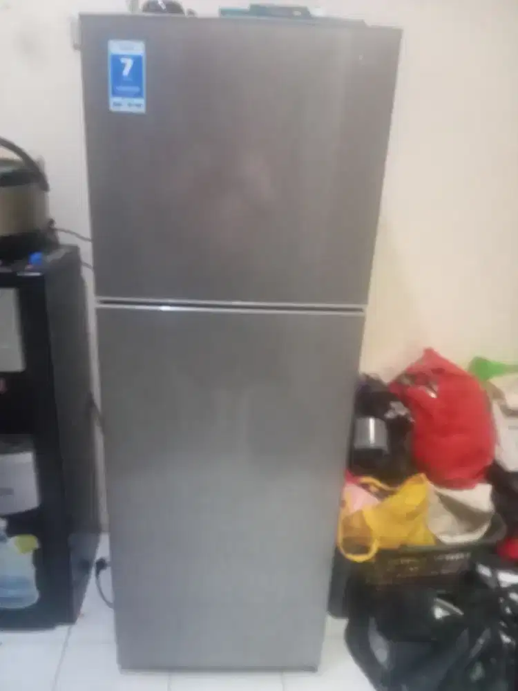 Kulkas merk aqua 2 pintu