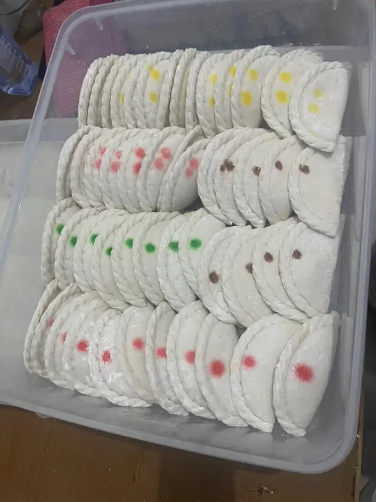 Penjaga lapak cireng