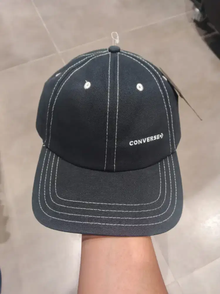 Topi Converse pria