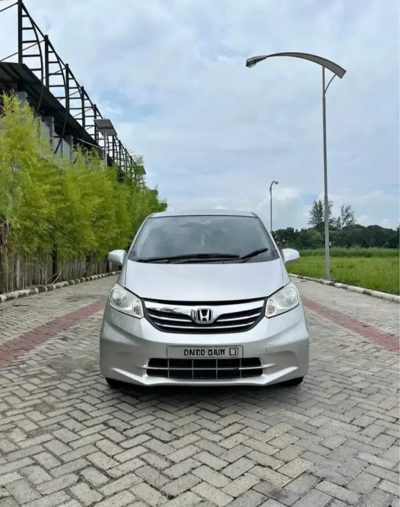 HONDA FREED 1.5 S AT 2012