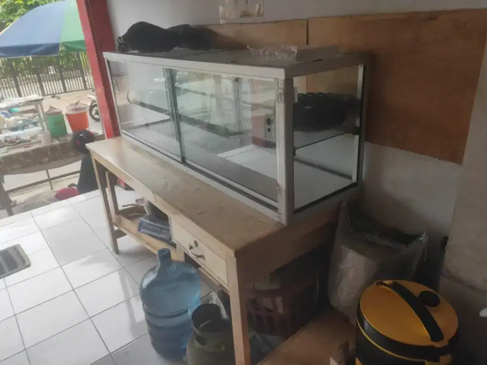 Dijual etalase makanan dan meja