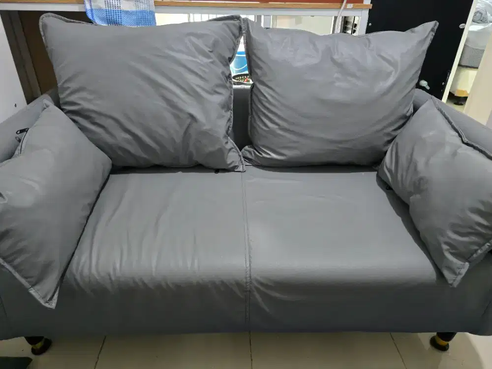 Sofa 2 seater grey belum sebulan, like new!