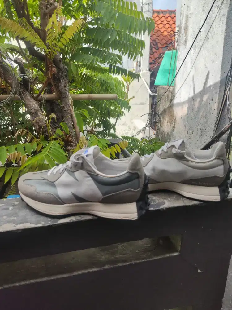 Sepatu New Balance 327