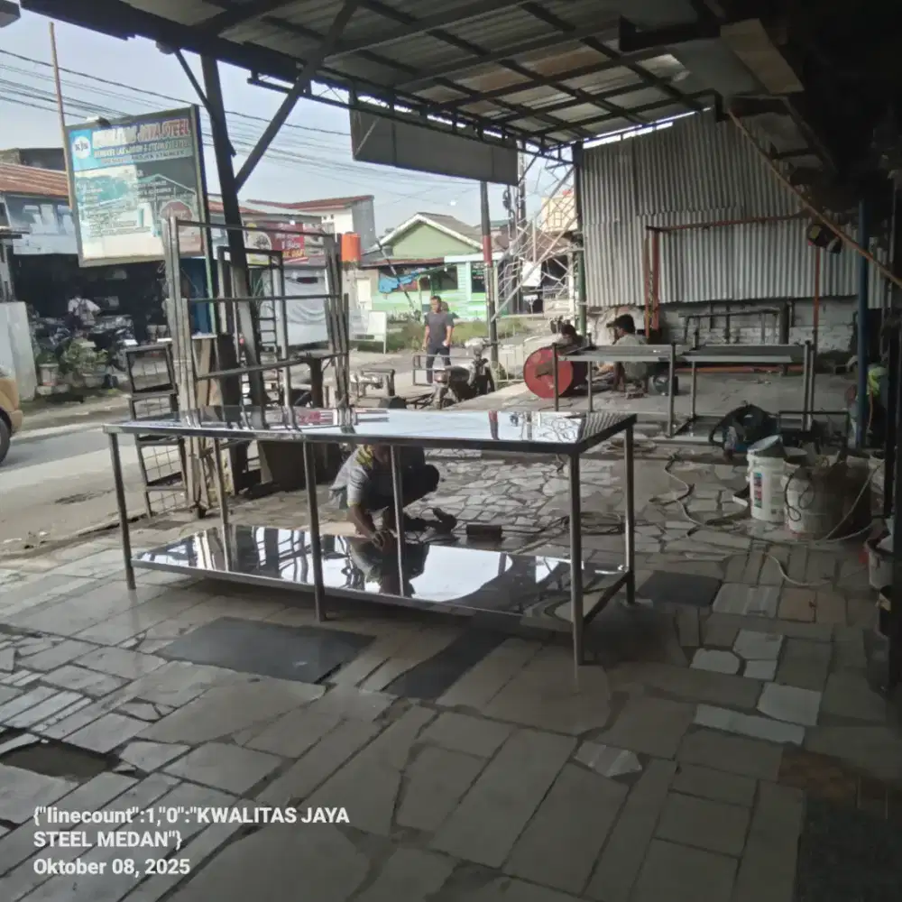 Meja kerja MBG 2 tingkat