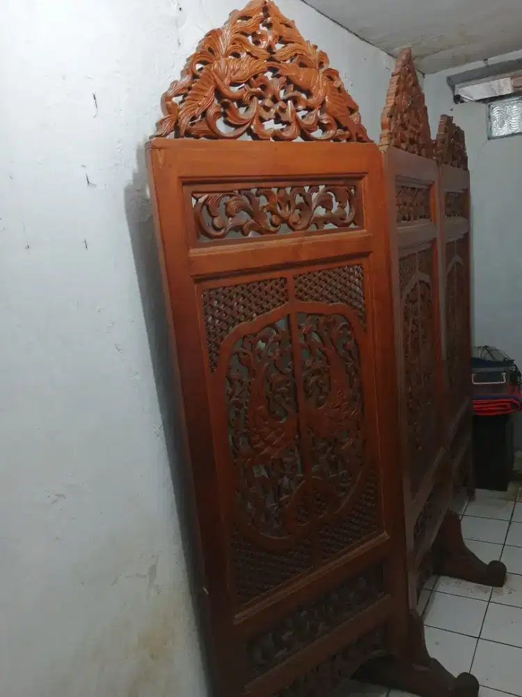 Pembatas ruang jati ukir