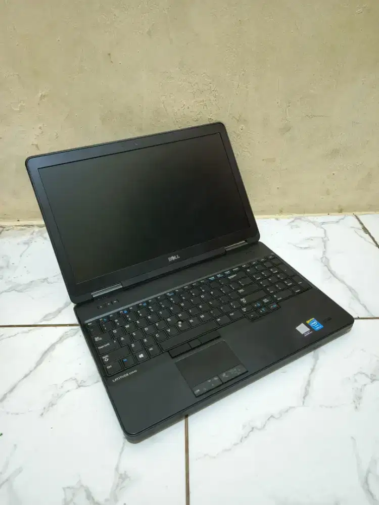 Dell Lattitude E5540 Intel Core i5 Layar 15inch Siap Pakai