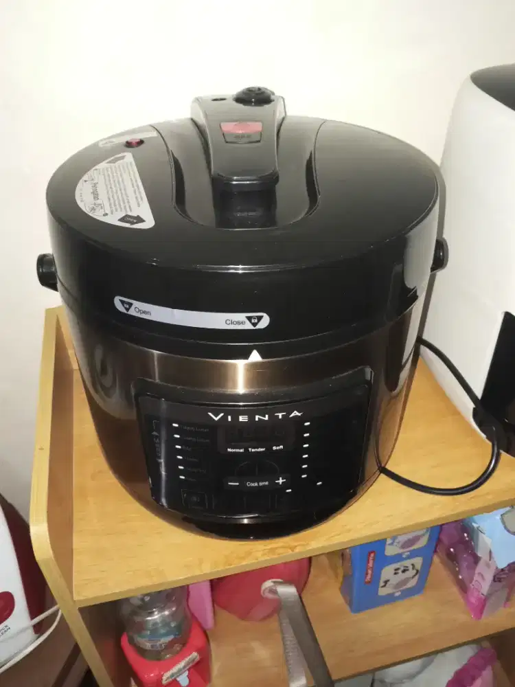 Vienta Digital Pressure Cooker