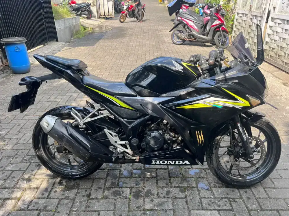 Honda cbr 150 2016 plat B ada cimahii