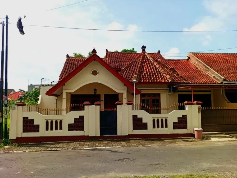 Hunian Tempo Dulu dengan Luas Tanah 221 m2 Hanya 900 Jt-an saja Dekat Bandara Adisucipto