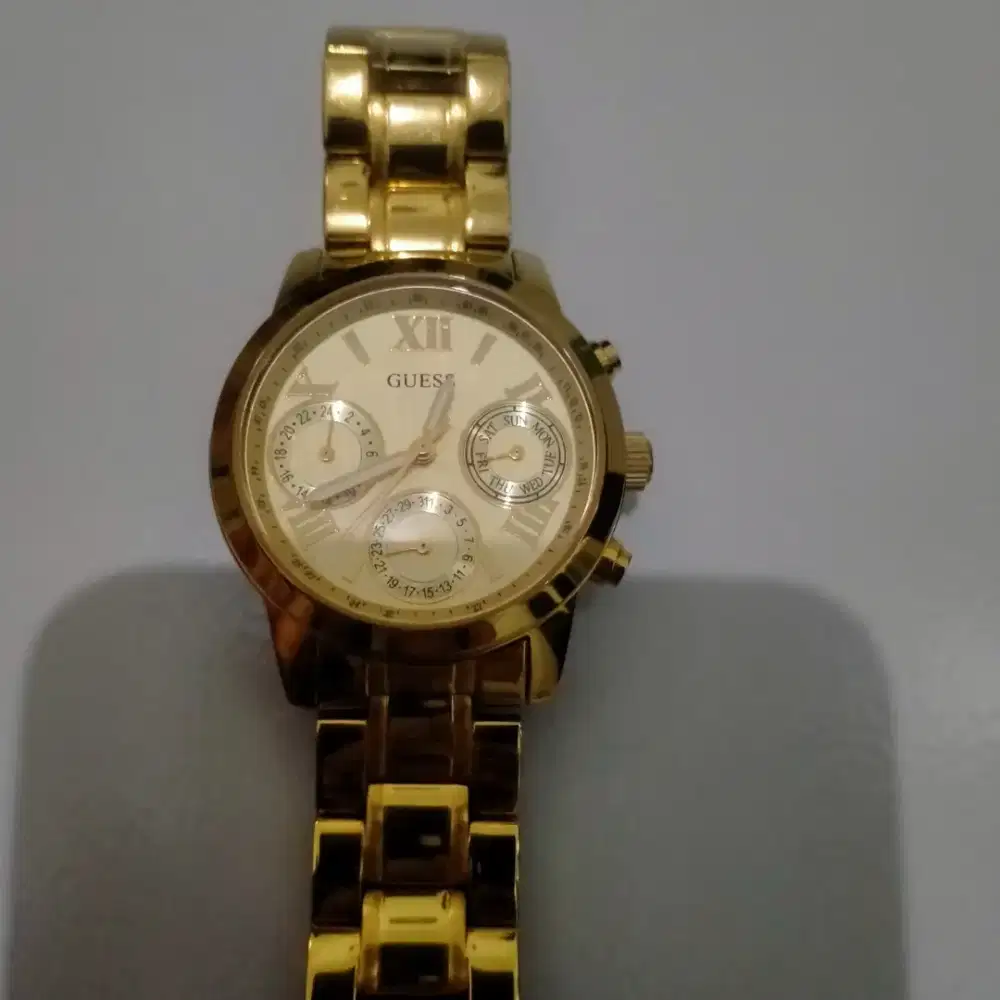 Jam Guess wanita like new