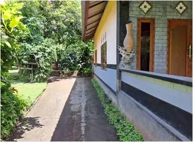 Dijual / Dilelang Tanah dengan rumah yang terbangun diatasnya