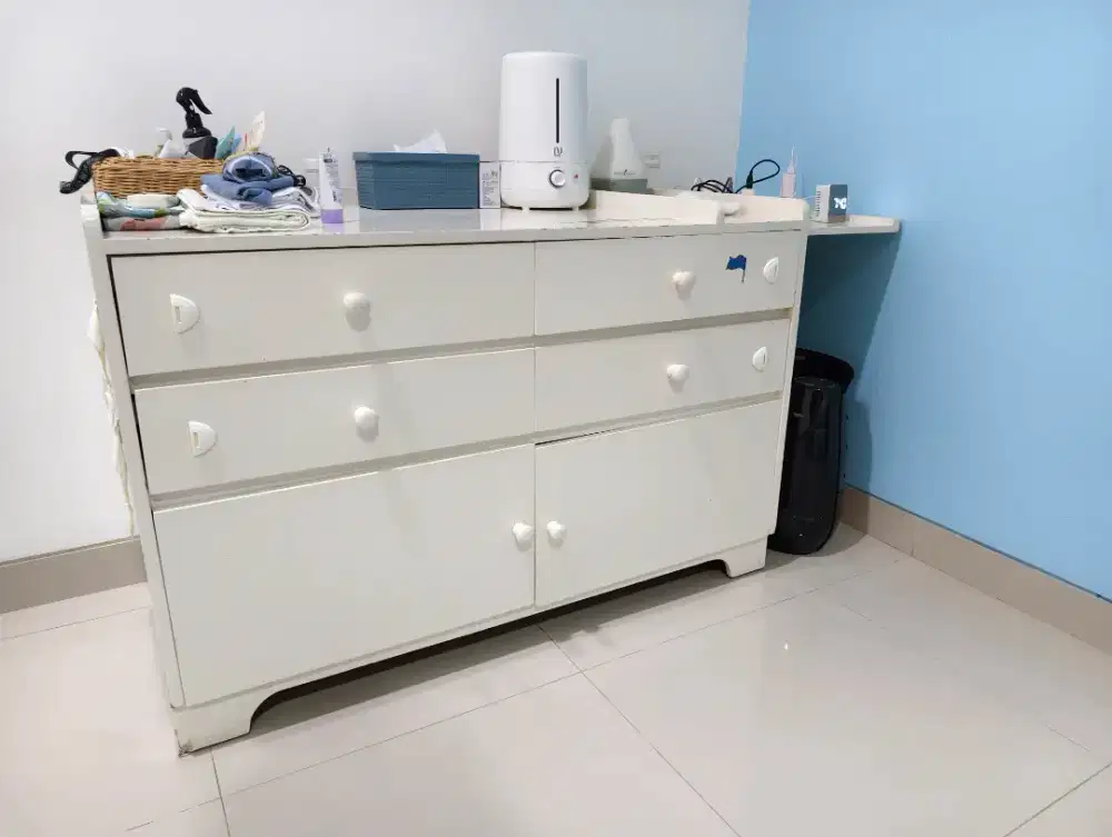 Lemari baju anak bayi