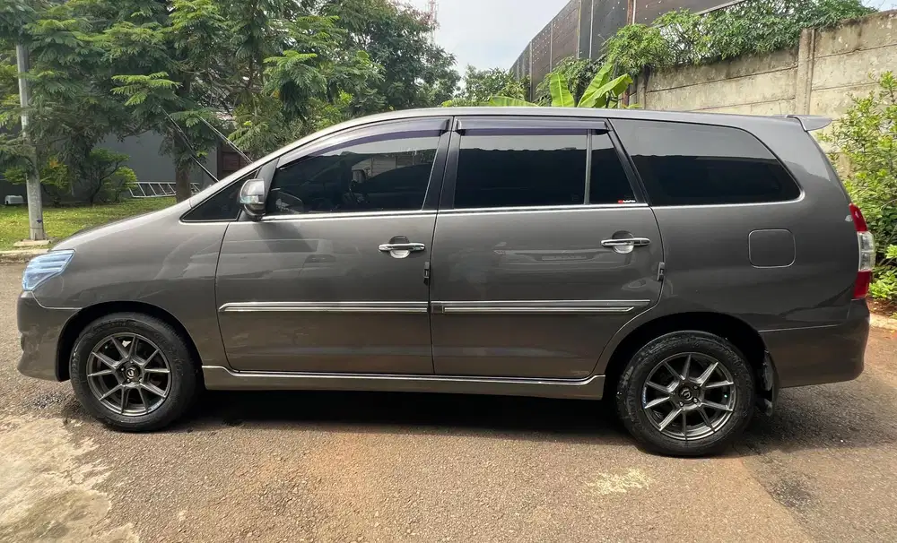 Toyota Kijang Innova 2013 Bensin