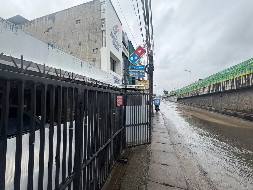 Rumah besar cocok untuk usaha