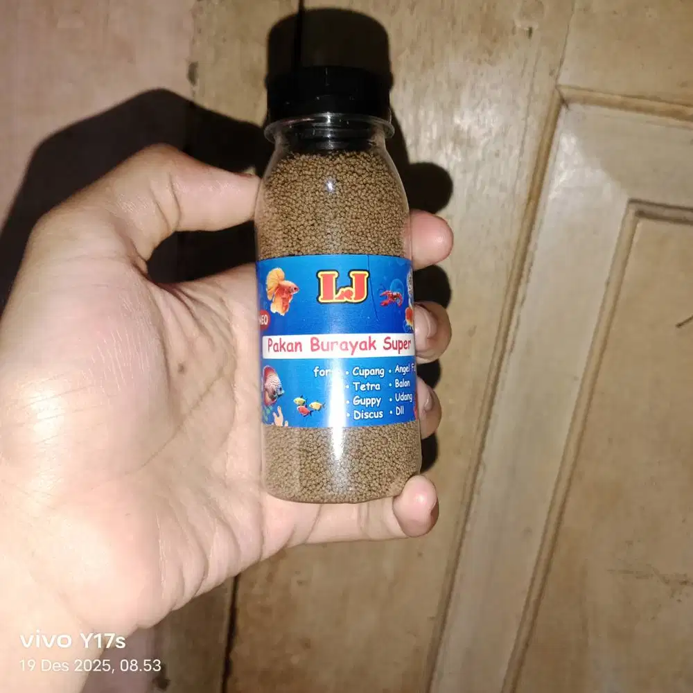 Pakan ikan untuk anak ikan burayak