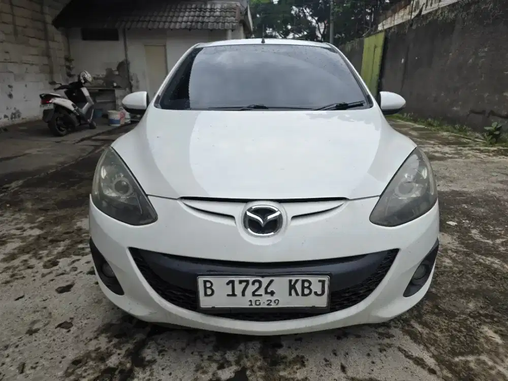 Mazda 2 AT kondisi sangat bagus dan terawat sesuai foto no minus