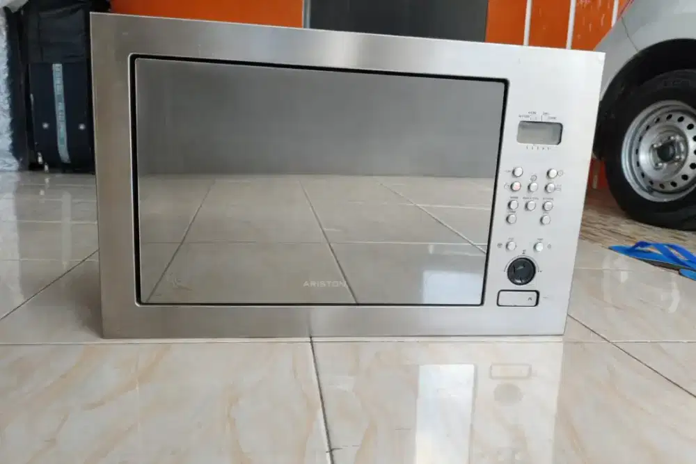 Microwave Merk Ariston