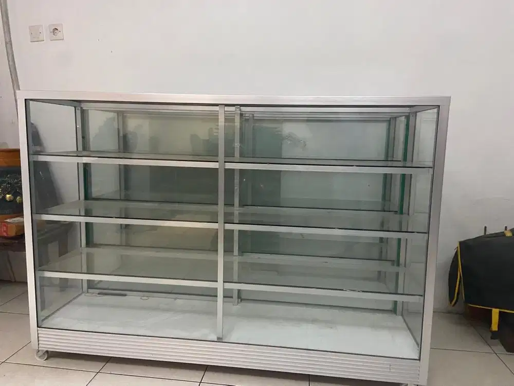 Etalase kaca display