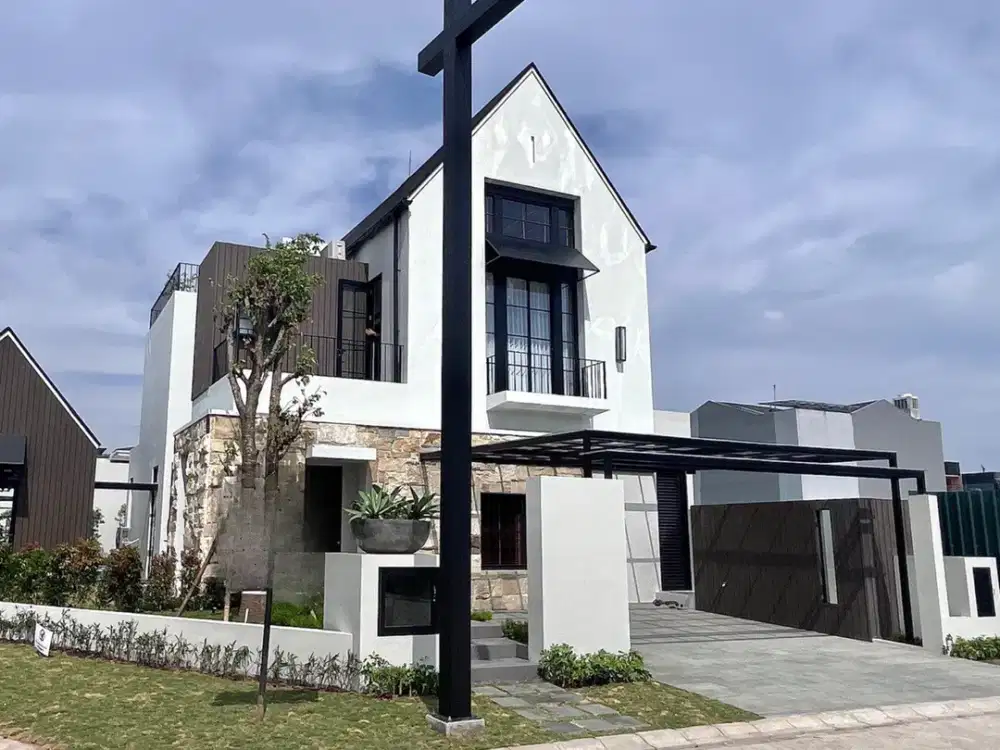 MEWAH Furnished 3 Lantai Pool dan Lounge Pribadi Dian Istana Graha Famili Family