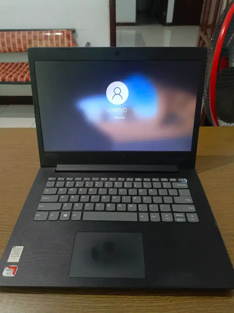 Laptop Lenovo V14