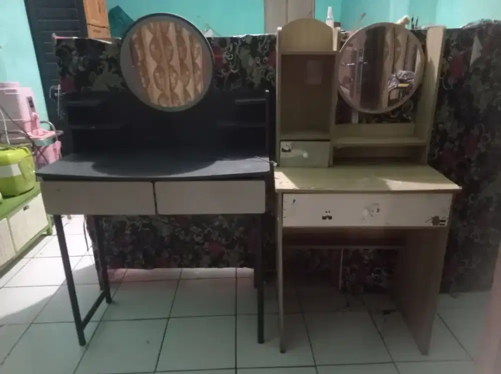 Beli satu gratis satu meja rias