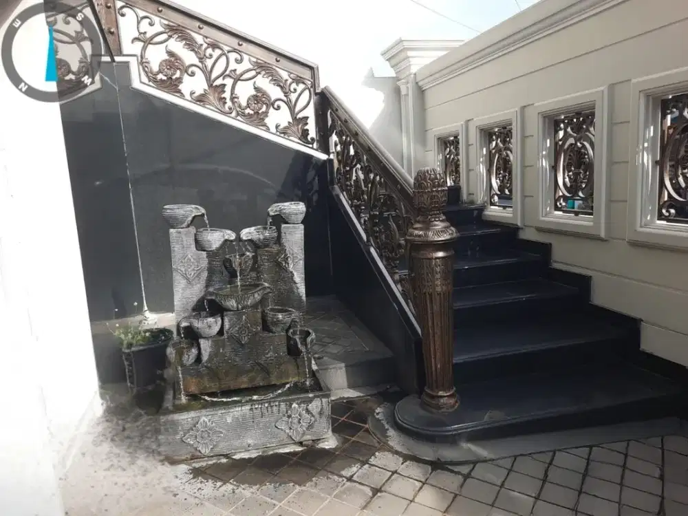 Rumah Mewah 3.5 Lantai, Bangunan 440 m²  Siap Huni, Lokasi Premium Di Jakarta Barat