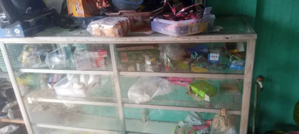 Dijual etalase bekas warung