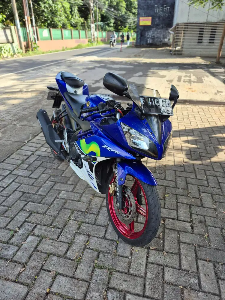 Dijual Yamaha R15 V2 tahun 2016 surat lengkap mesin bagus