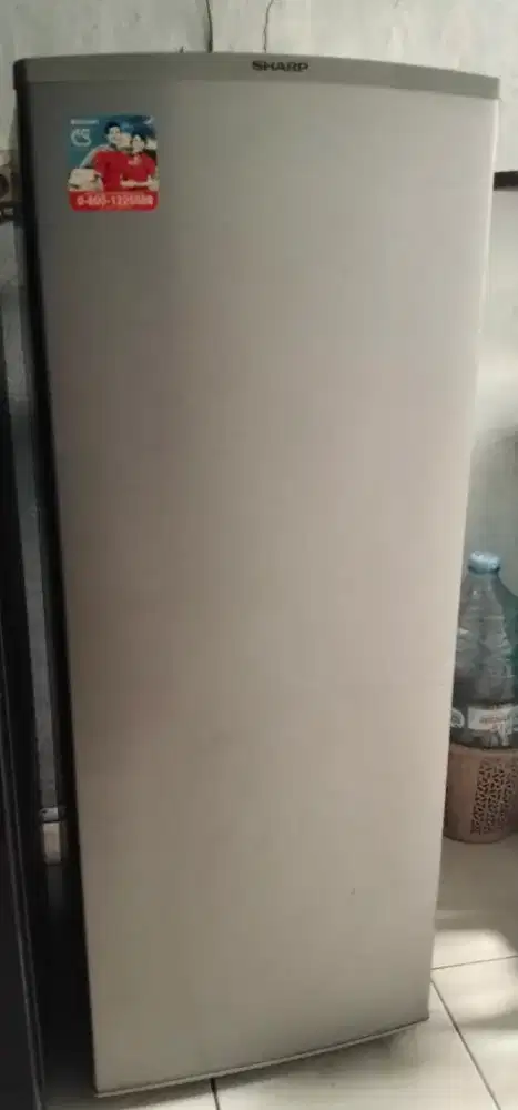 Freezer Sharp 1 pintu 8 rak