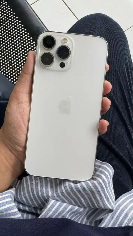 iPhone 13 Pro Max 256GB – Putih • Fullset • Garansi Resmi iBox