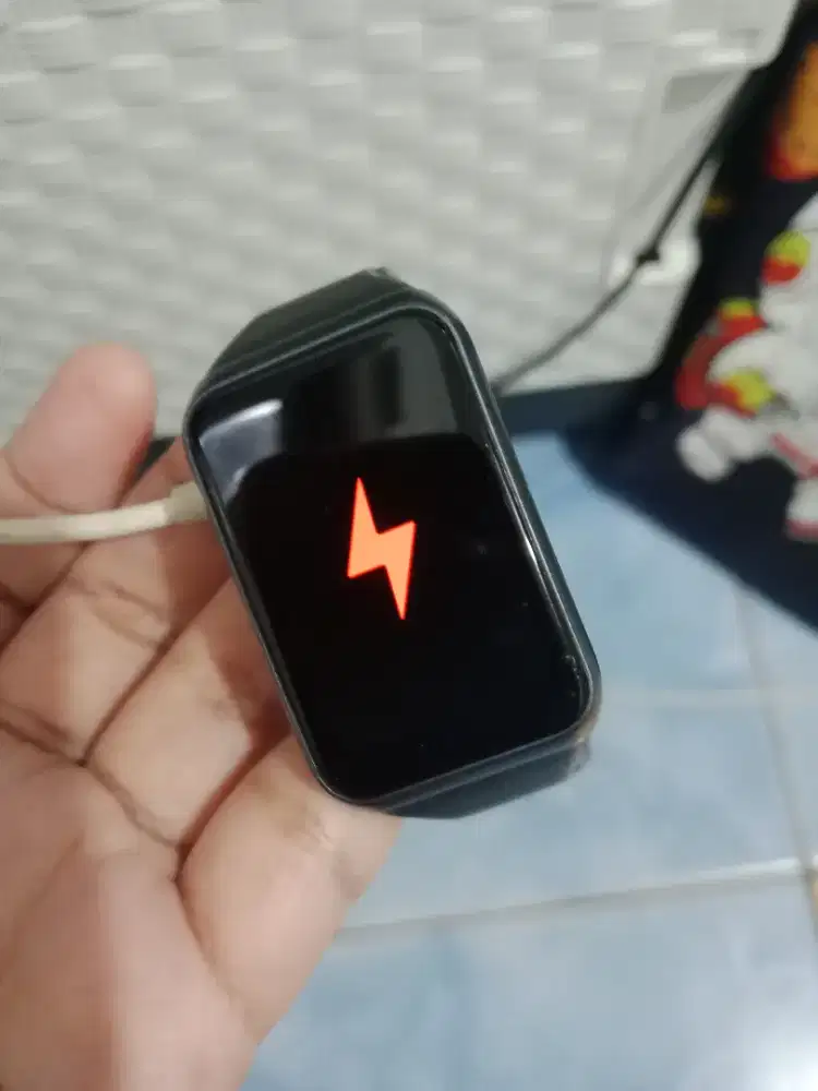 Oppo band kondisi mulus no minus di jual karna jarang di pakai