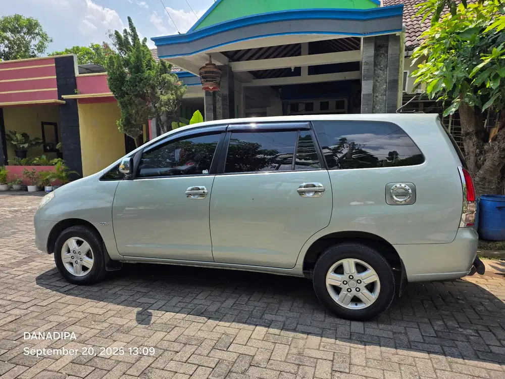 Toyota Kijang Innova 2006 Bensin