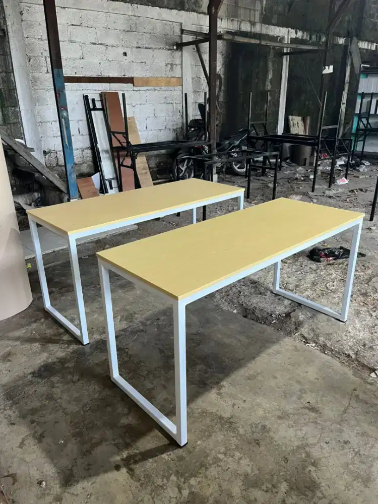 Meja kerja /meja kantor / meja belajar