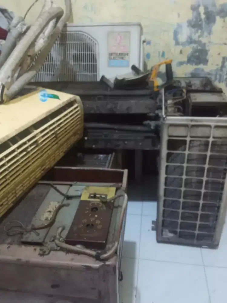 Menerima AC dan genset rusak